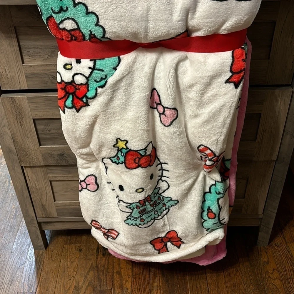 NWT 2 (TWO)HELLO KITTY PINK GINGERBREAD MAN & WHITE WREATH TREE CHRISTMAS THROWS